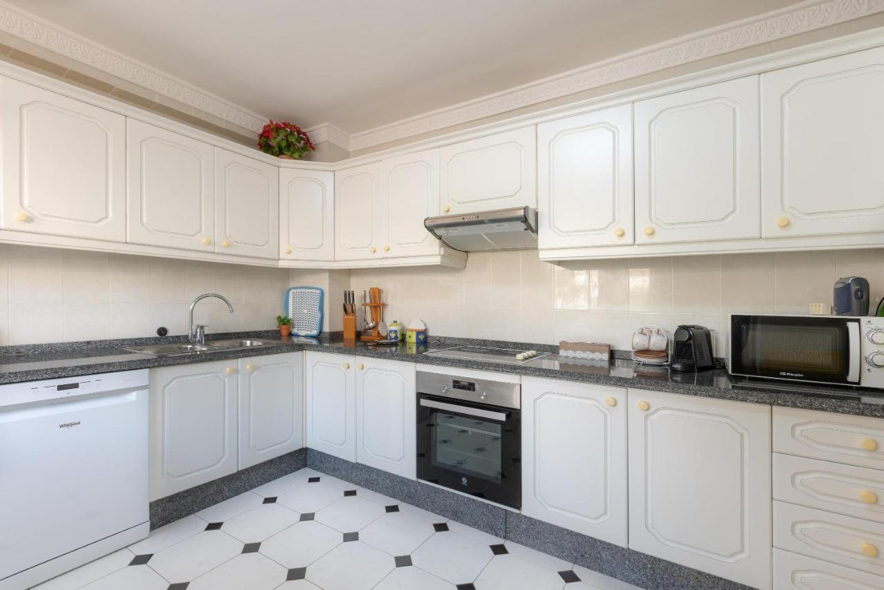 Las Chapas Apartment Marbella Bagian luar foto